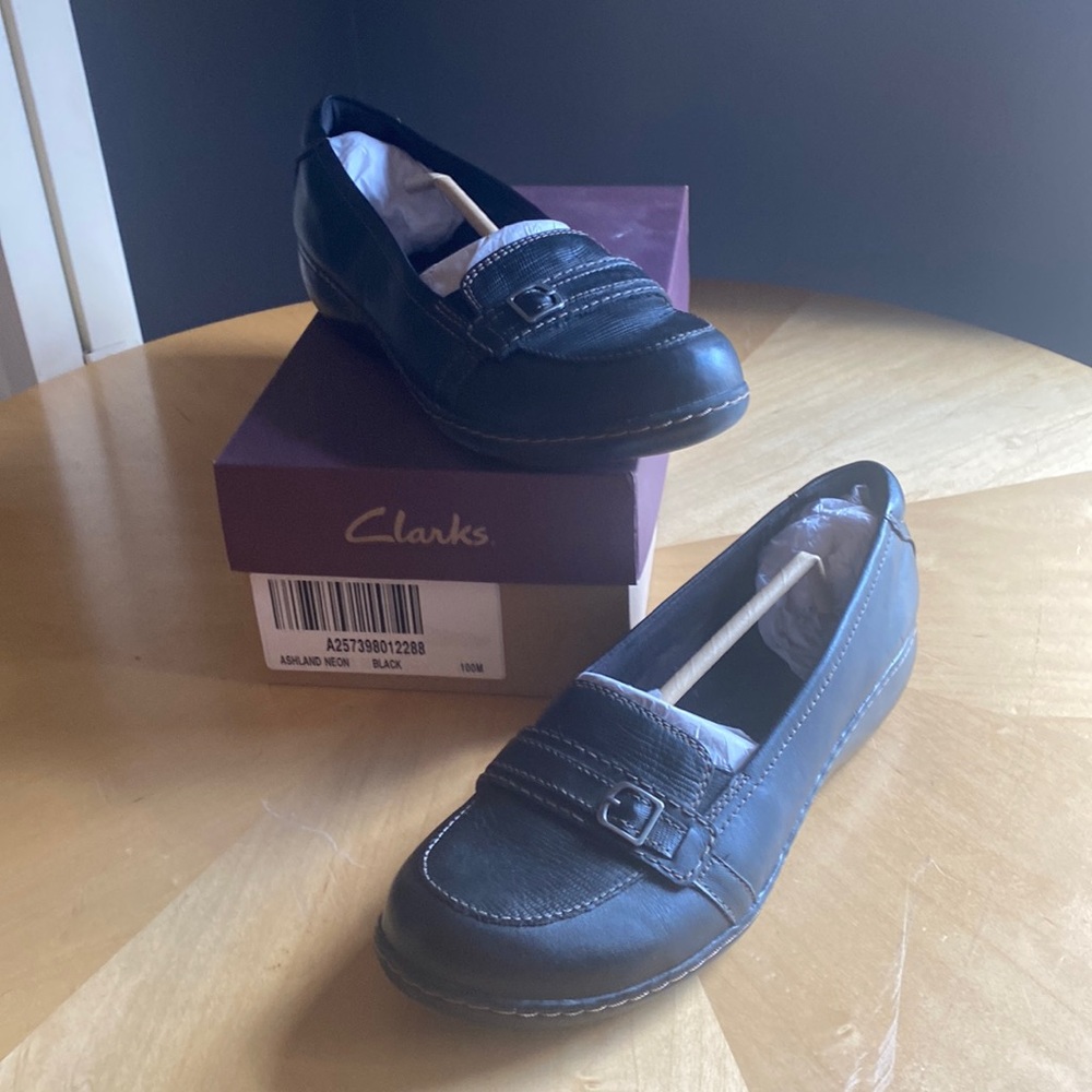 Clarks size 10, black loafers